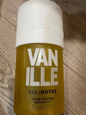 Solinotes Vanille Perfume Mist — Yellow & White Bottle